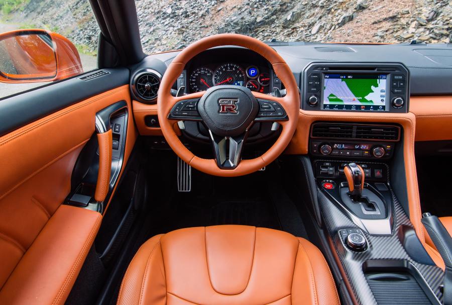 Торпедо Nissan GT-R 2016 года  (фото 4 из 40)